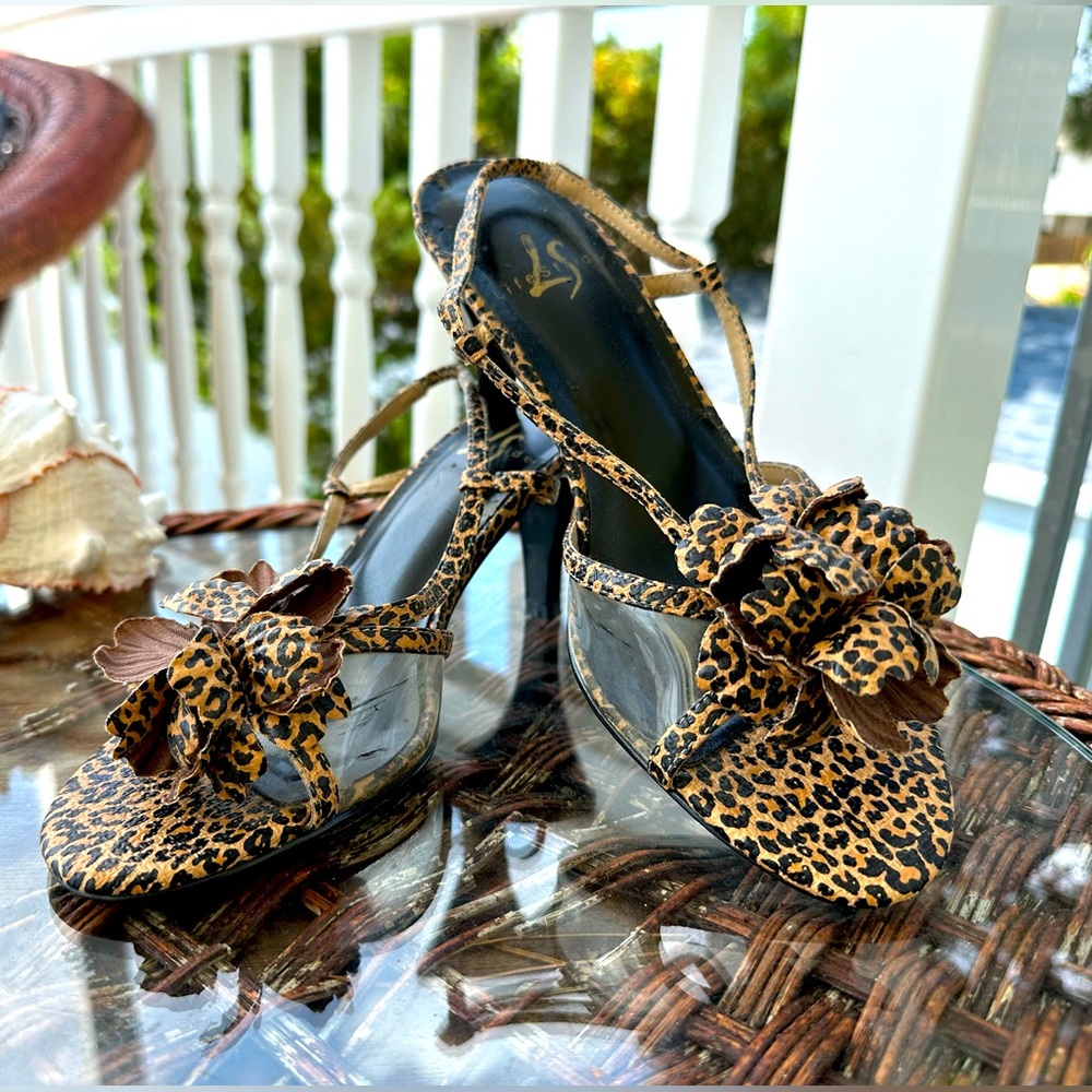 Life stride Size 7.5 Leopard Sandals - Slingback